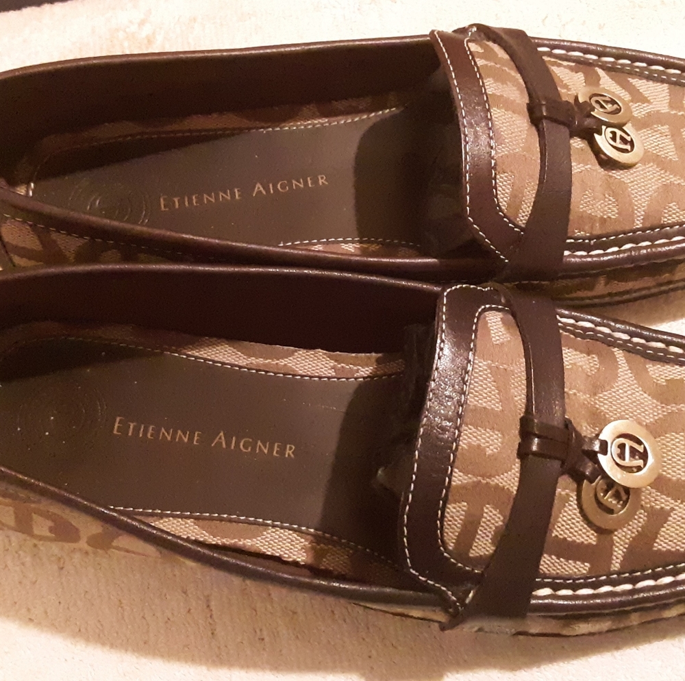 Etienne Aigner shies